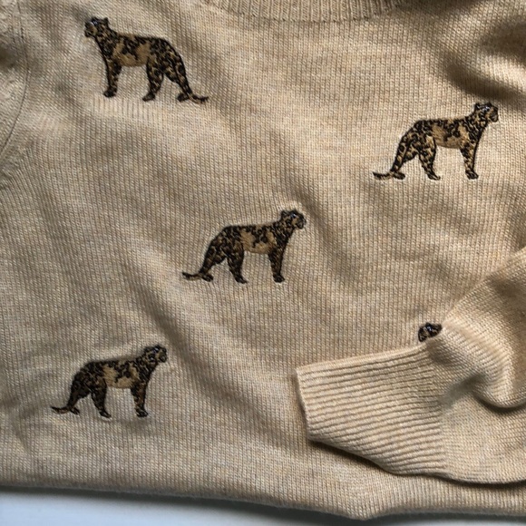 Chico’s Cheetahs on the prowl Sweater Small - Picture 9 of 14